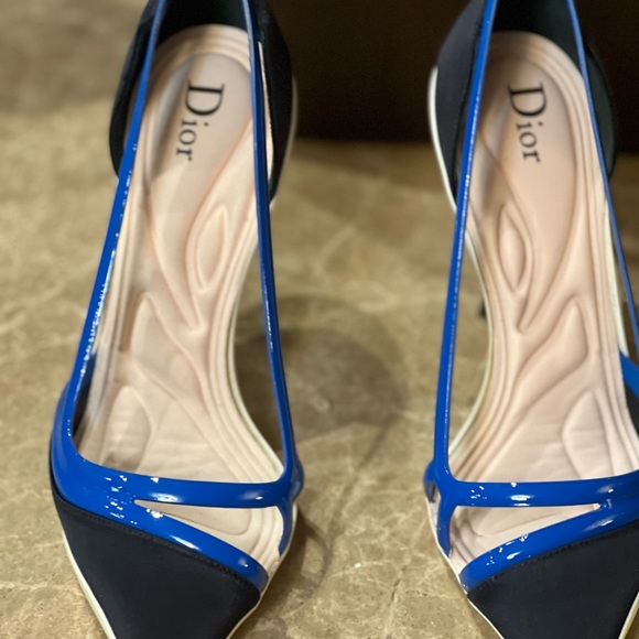 authentic never worn Christian Dior  comes with original box and tag.  size 38 - Picture 5 of 6